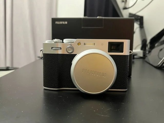 Fujifilm X100VI – Latest Compact Premium Camera, Excellent Condition 📸